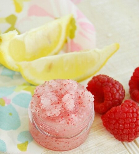DIY Raspberry Lemonade Sugar Lip Scrub - 10 Homemade Natural Lip Balms & Scrubs - DIY