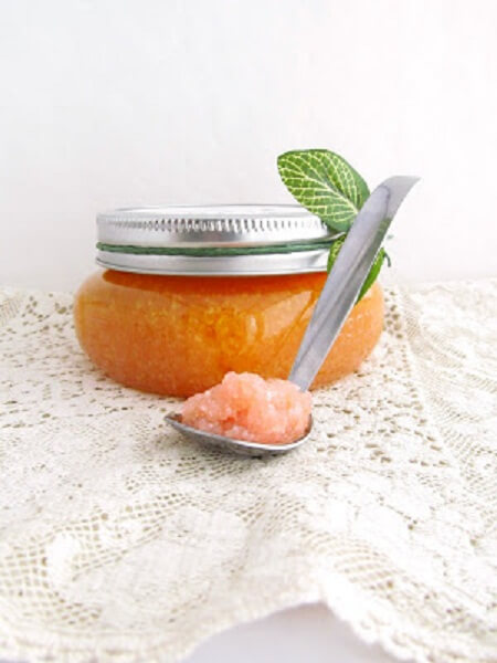 Salt and Honey Scrub with Grapefruit and Rosemary - 10 Homemade Natural Body Scrubs - DIY